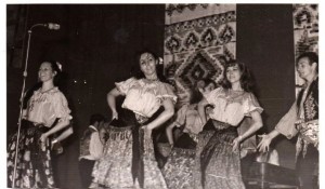 Leng a szoknya, sok a fodra.. 1970 - Kiss Juli, Kocsonya Mari, Náday Györgyi, Szörényi Béla            